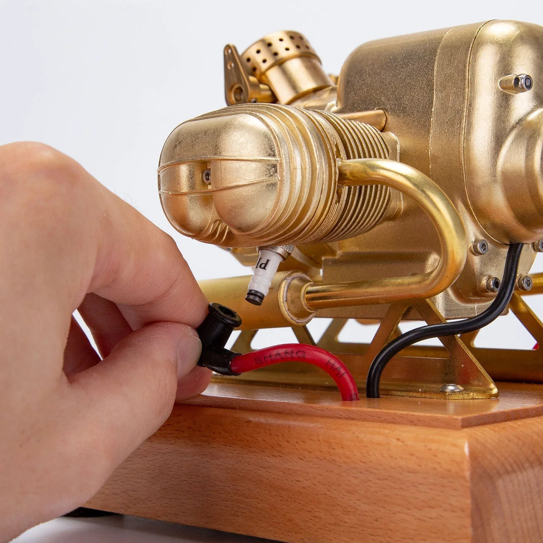 R69 Mini Horizontal Opposed Twin-Cylinder 4-Stroke Gas Engine Model: Precision, Power, and Vintage Charm