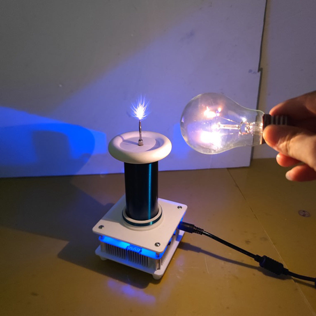 Plasma Audio Tesla Coil with Wireless Power Experiment and Creative Lighting Effects Engine Models Diyengmod