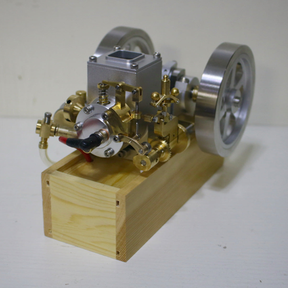 M92 Vintage Water-Cooled Gasoline Engine Model with Flywheel Speed Limiter Engine Models Diyengmod